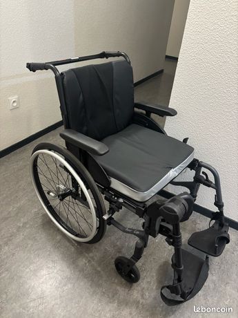 Fauteuil roulant grand taille
