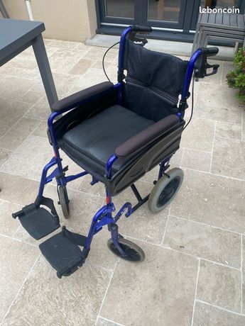 Fauteuil roulant Invacare modèle Alu Lite avec son coussin marque Systam