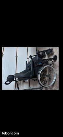 Fauteuil roulant pliable en très bon état