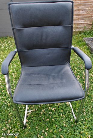 Fauteuil visiteur croûte de cuir et métal chromé