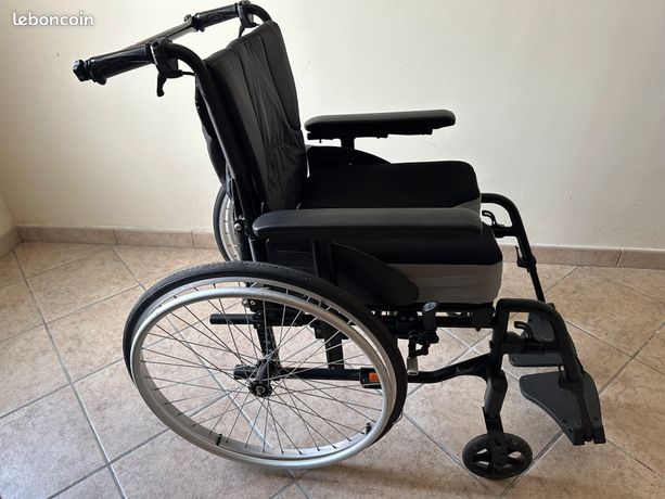 Fauteuil roulant pliable INVACARE