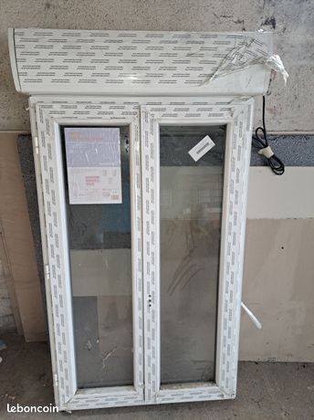 Fenetre avec volet roulant électrique