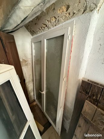 Fenêtre PVC avec châssis