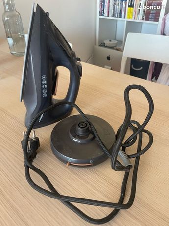 Fer à repasser Blaupunkt avec socle