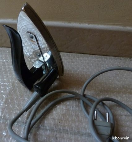 Fer à repasser de voyage ancien