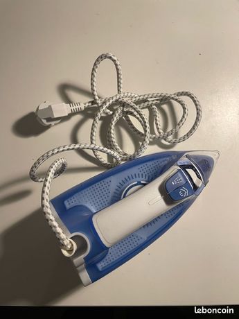 Fer à Repasser Vapeur 2400W avec Semelle en Céramique