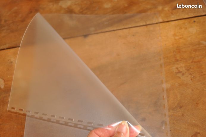 Feuilles plastiques perforées
