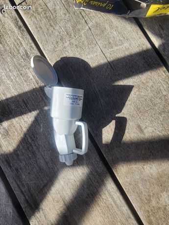 Fiche femelle électrique étanche