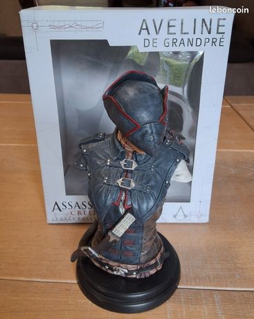 Figurine assassin's creed aveline