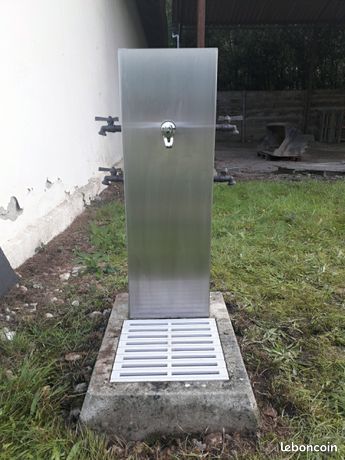 Fontaine et vidange camping car