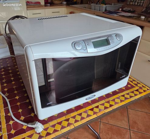 Four à cuisson combiné micro-ondes WHIRLPOOL JT 358