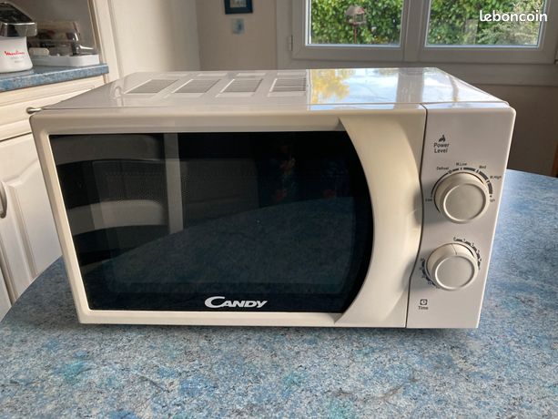 Four à micro-ondes Candy