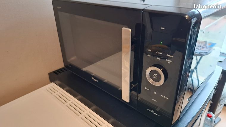 Four a micro-ondes combiné WHIRLPOOL