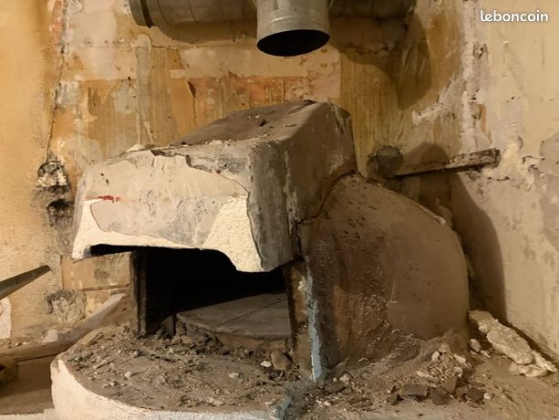 Four à pizza en fonte