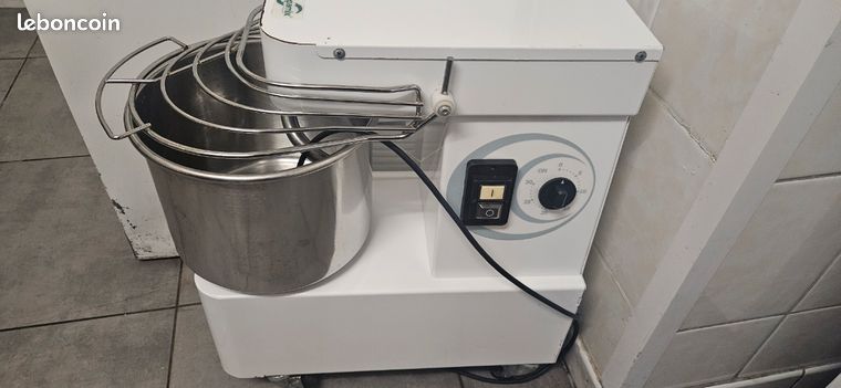 Four à pizza gaz + pétrin à pâte + accessoires 1250