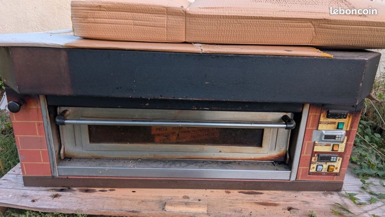 Four à pizza