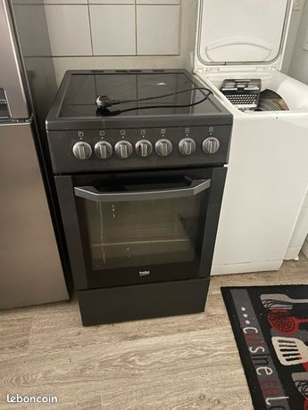 Four avec plaque de cuisson