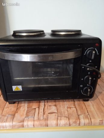 Four avec plaque électrique