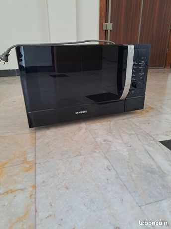 Four combine micro-onde et traditionnel Samsung
