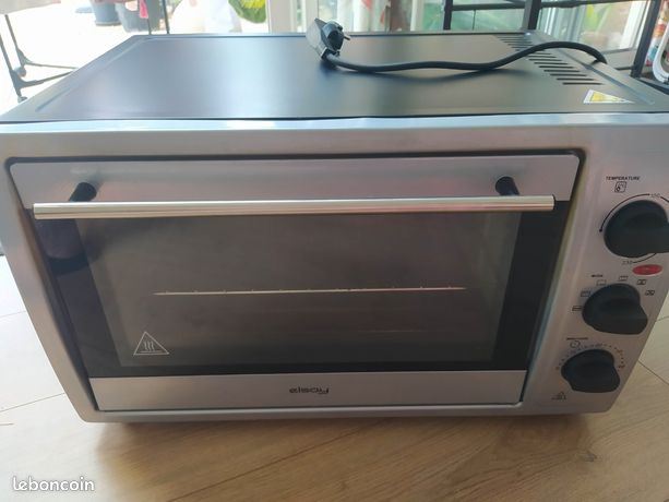 Four électrique Elsay 57 largeur hauteur 33 cm profondeur 40 cm À venir chercher sur place