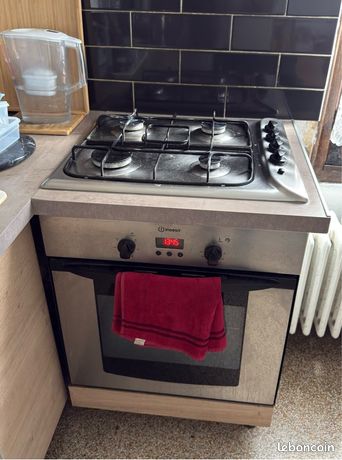 Four électrique et gazinière Indesit
