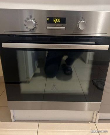 Four électrique pyrolyse Electrolux