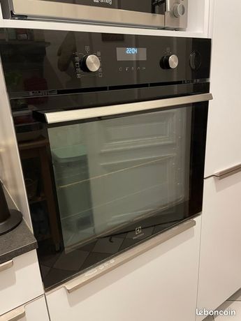 Four ELECTROLUX encastrable EOC6P67Z - chaleur tournante / nettoyage pyrolyse / classe À+