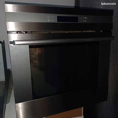 Four Electrolux pyrolyse encastrable