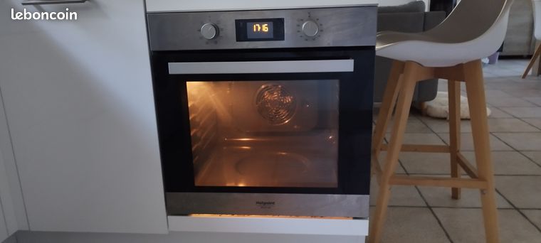 Four encastrable Ariston Hotpoint