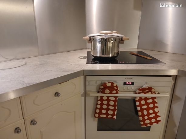 Four encastrable blanc