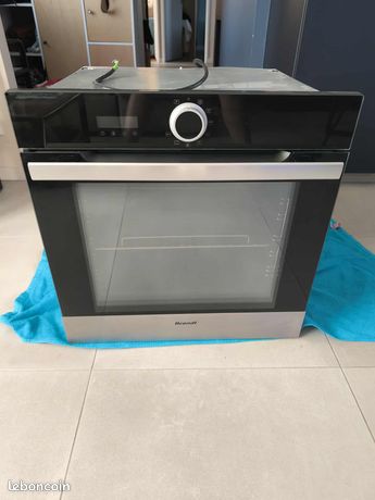 Four encastrable Brandt BXP5531X