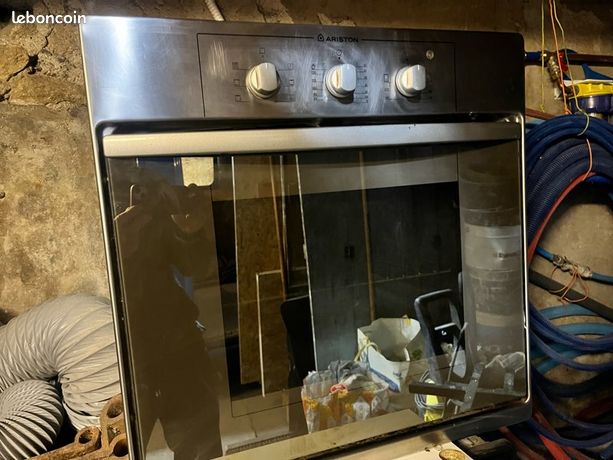 Four encastrable convection ARISTON avec grill réf FB 52C