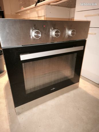 Four encastrable électrique