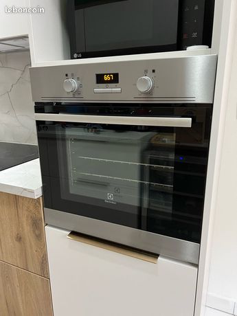 Four encastrable Electrolux EOQ2400BOX