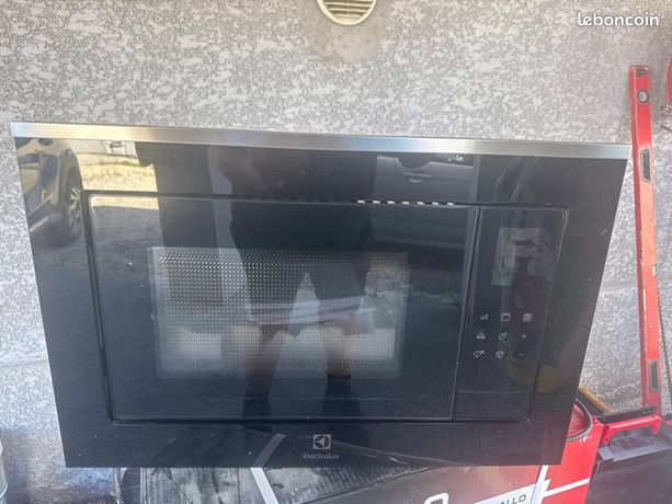 Four encastrable électrolux