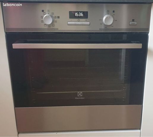 Four encastrable electrolux