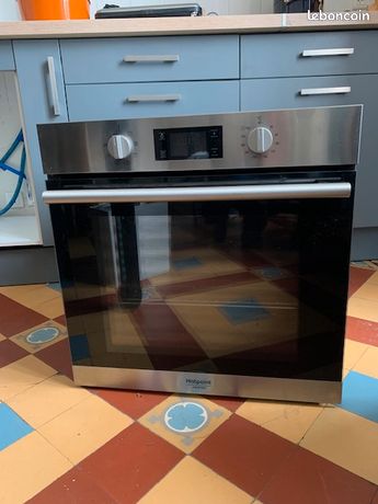 Four Encastrable Etat Neuf