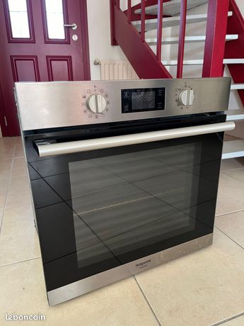Four encastrable HOTPOINT FA2844PIX