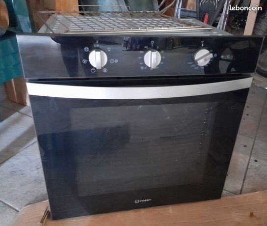 Four encastrable indesit