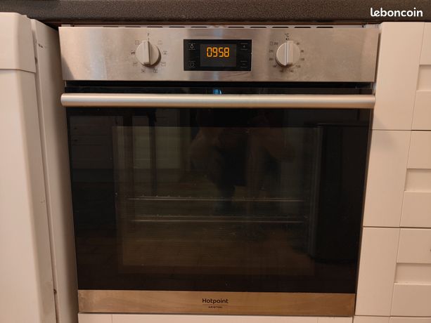 Four encastrable pyrolyse HOTPOINT FA2 540 P IX HA, très bon état
