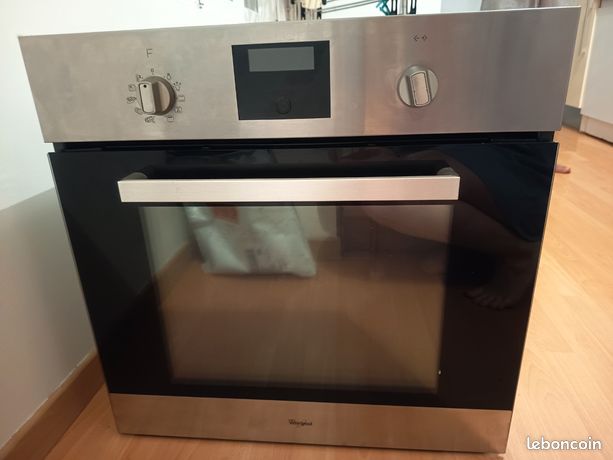 Four encastrable pyrolyse