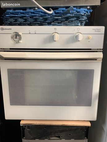 Four encastrable pyrolyse