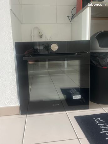 Four encastrable pyrolyse