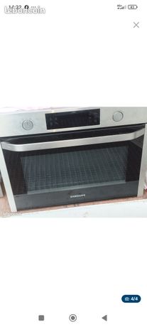 Four encastrable Samsung