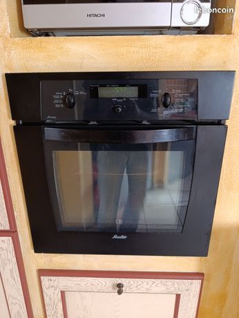 Four encastrable Sauter