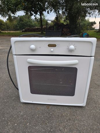 Four encastrable Scholtes