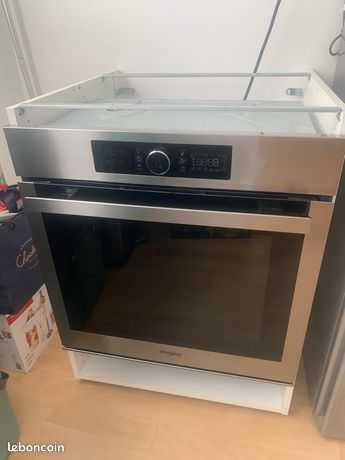 Four encastrable WHIRLPOOL AKZ96490IX