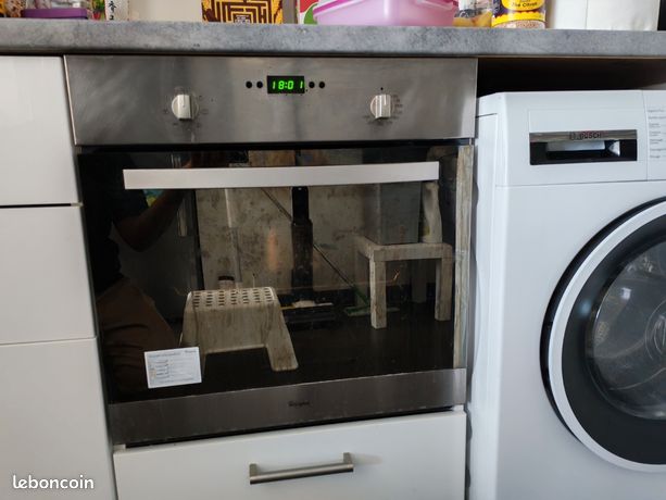 Four encastrable Whirlpool fonctionnel en l'état