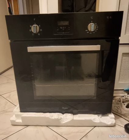 Four encastrable Whirlpool HS bien lire l'annonce