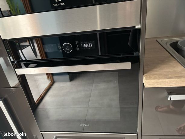 Four encastrable whirlpool